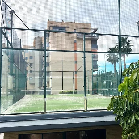 Con Piscina Y Parking En アパート