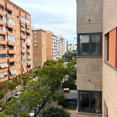 Con Piscina Y Parking En