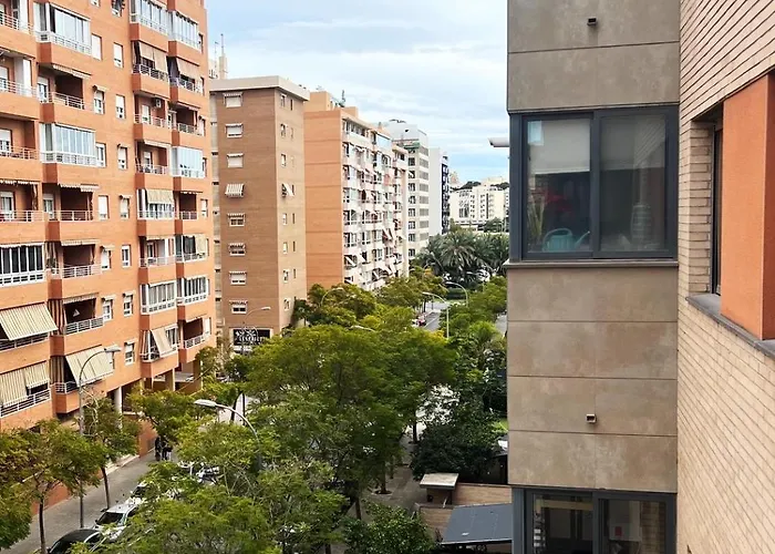 Con Piscina Y Parking En